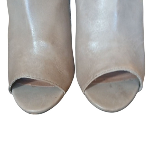 Vince Camuto Gray Heeled Ankle Boots Peep-Toe Leather Booties size 7 - Picture 3 of 13